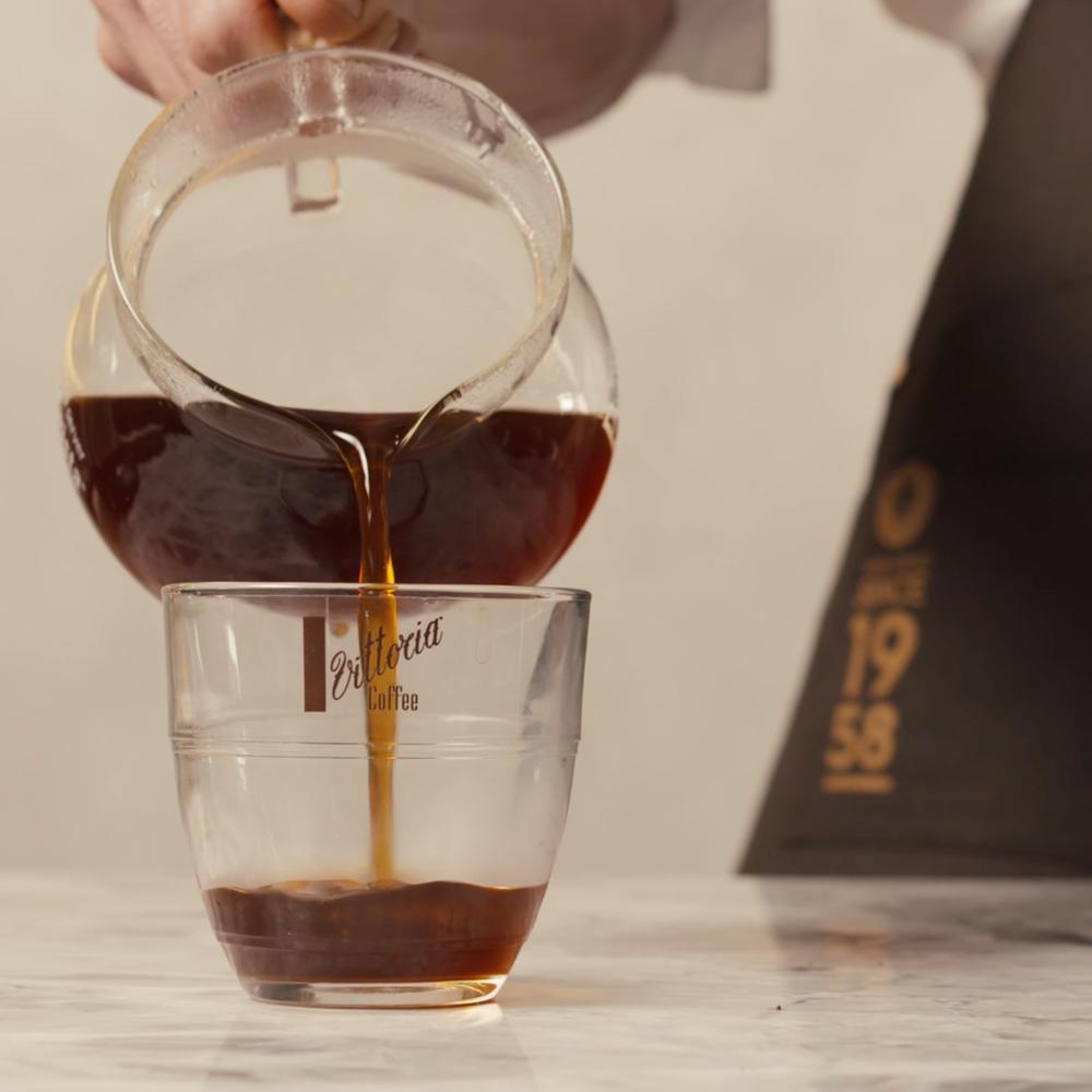 Hario V60 Glass Server (500ml) - Vittoria Coffee